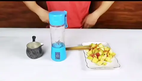 Mini mixeur portable (Blinder)🥤 Details:                                                          -prix:30€                                              -Usb charge                                              - 23,5*8,5*8,5 cm.                        -Capacité: 380 ml.                       #blender #gadgetskitchen#innovation #mixeurblender #mixeurportable 