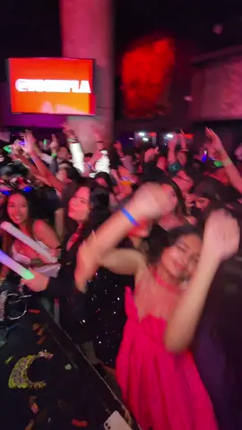 The vibe!!⚡️ Voompla X Desi Saturdays in New York for 31st Dec 2022🥂💥 Desi Saturdays @Desisaturdaysofficial  is one of the hottest देसी gigs in videsi land which happens EVERY Saturday night. We’re partnering with them to bring y’all front row seat access to all the cray cray scenes that go down in NYC! Here’s a never before seen inside glimpse into the देसी diaspora trippin’ out to देसी AF tunes💃🕺 Strap yourselves in peeps coz the next series of posts is going to be a wild wild willlllddd🤩🥳 Spot someone you know? Tag ‘emmmmmmmmmm! #voompla #desisaturdays #btown #bollywood #bollywoodparty