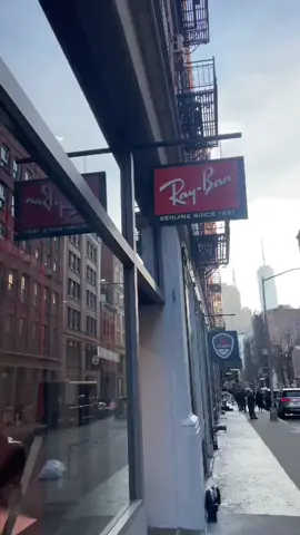 I had so much fun learning about ray bam stories at the ray ban store! which NYC store tour should we do next? #newyork #shopping #retail #nyc #rayban #sunglass #glasses #smartglasses #metaverse #meta #raybanstories 