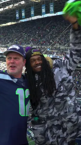 Protect Rainn Wilson at all cost. #theoffice #dwightschrute #nfl #sentimental 