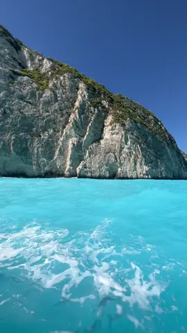 #greecetiktok #travellife #traveltiktok #sea #greece #travelgreece #bluesea #boattrip #zakynthos #travel #shipwreckbay 