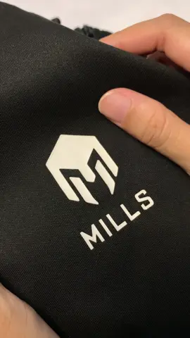 Jake Training design Milenial nihh, cocok untuk daily juga lohhh🤩 #millssoccer #jaketmills #jaketolahraga #jakettraining #brandlokal 