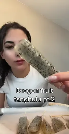 Dragon fruit tanghulu results! Best crunches yet #fyp #fypシ #foryou #foryoupage #foryourpage #candiedfruits #candieddragonfruit #tanghulu #tanghuluasmr #dragonfruittanghulu #asmr #eatingsounds #eatingasmr 