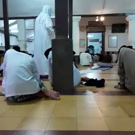 Menjelang sholat subuh di Masjid Lawang Songo Lirboyo #lumajangtiktok #ma_ainulhikmah #mtsnabawi #sumberjati #pesantrenindonesia #rumahtahfidz #fypシ #ainulhikmah #pesantrenmurah #