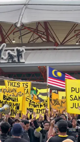Belanja CORTEO UM dulu pagi2 ni 🙌🏻🖤💛🇲🇾 #fyp #foryou #xyzbca #malaysia #singapore #harimaumalaya #ekorharimausejati #ultrasmalaya #AFFMitsubishiElectricCup2022 