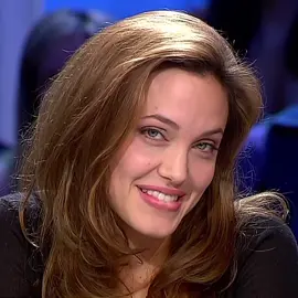 bringing back this trend #angelinajolie #angelinajolieedit #fyp 