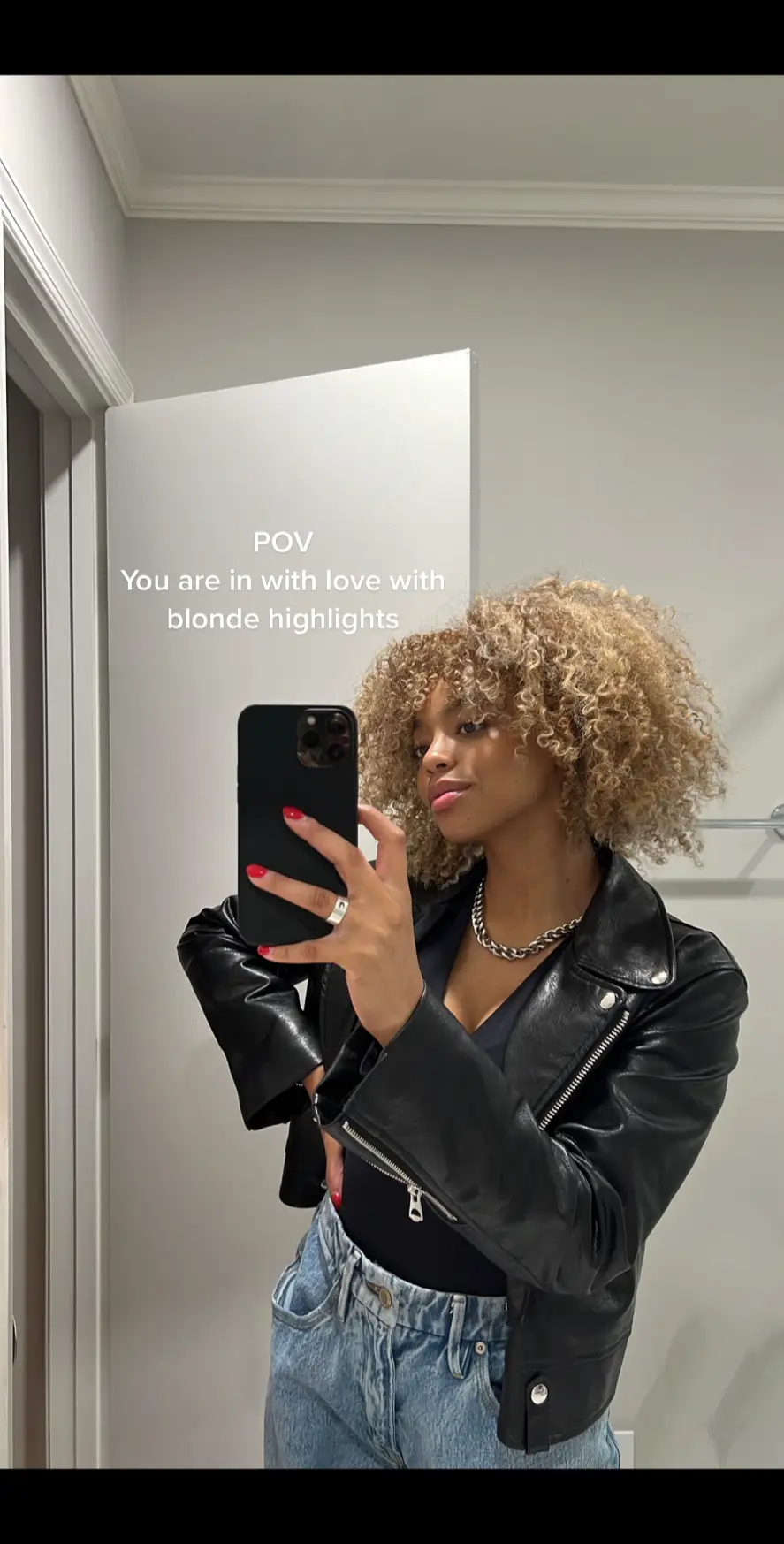 I love them, this is your sign to get blonde highlights. You. Will. Love. Them. ✨ #naturalcurlyhair #curlyhairtok #blackgirltiktok #blondehighlights #curlssssssssss #curlyhair 