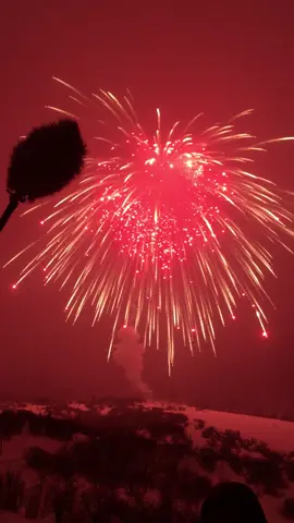 Largest aerial firework shell 🎇 1,268 kg (2,797 lbs) by James Cowden Widmann, Eric Krug, Ed MacArthur, and Tim Borden 🇺🇸