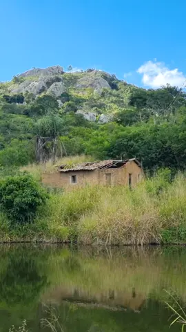 Som ET - 38 - Ruins of the Universe - Casa da Colina & Casa dos Caboclos - Video 2
 
 Trilha dos Caboclos - Espaço Ecológico Sítio dos Anjos - Sítio Boqueirão - Bezerros - Pernambuco - Brasil
 
 Audio: https://youtu.be/qDslEQp__HY
 
 #house #ruins #peace #mountains #relaxing #music #forest #nature #rio #river #natureza #passaros #birds #floresta #sitio #bezerros 