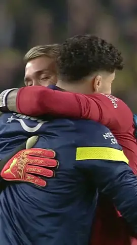 🤩 Altay Bayındır ve Fernando Muslera, derbi öncesi birbirlerine başarı diledi! #FBvGS #AltayBayındır #Muslera #Fenerbahçe #Galatasaray #Derbi #SporTotoSüperLig 