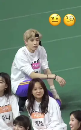 That's how he looked at her.🤨🤨#KIMSEJEONG #Sejeong#Bangchan#krisbang #straykide