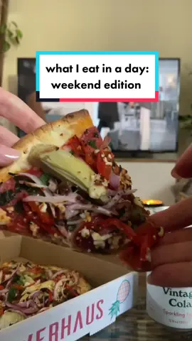 #whatieatinaday weekend addition. idk about you but I eat at home all week long and meal prep on Sunday’s, so on Saturday’s I usually don’t wanna be in the kitchen and eat out 🫶🏼 1. everything bagel with egg, bacon, avocado, and hot sauce 🥯 🥓 🥑 🍳 🌶  2. veggie pizza on cauliflower crust & @OLIPOP 🍕 🥤  3. mixed veggie salad with balsamic dressing and tomato soup 🥗 🍅 