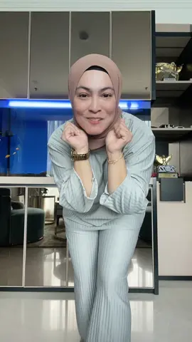 nggak ada yg bisa di ajakin jogedddd nih 😅😅Duetin yuksss biar ada temen nya 🤣🤣🤣