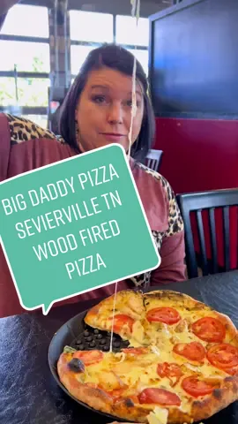 Today we are in Sevierville Tennessee checking out big daddy Pizzeria! Known for wood fire pizzas!  #big#bigdaddypizzeriaiz#pizzao#woodfiredpizzao#Foodiev#seviervilleessee #food#foodtiktokd#FoodLovere#ohheyjack