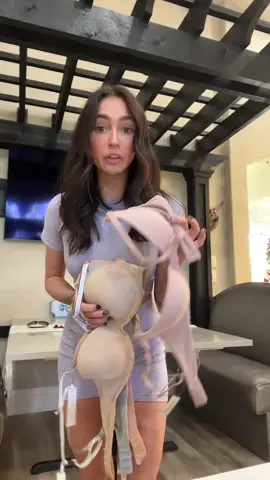 I’ve needed new bras for like a year now, but going bra shopping gives me the worst anxiety because I never understand what size I am. I feel like we were lied to about how simple bra fittings should be lol #brafittingtips #sizingproblems #sizingup #sizingdown #victoriassecret #sizeissues #bodyimage 