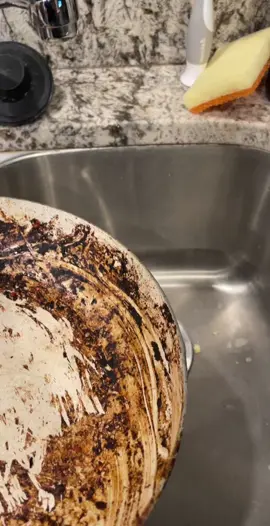 How to clean dirty pots and pans easily #dawn #comet #clean #dirtypans 
