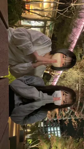 座ってるように見えて空気椅子してる