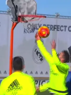 The portuguese dunk devil 😈🏀 #fyp #realmadrid #ronaldo #cr7 #NBA #basketball #speed #football 