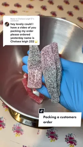 Replying to @Chelsea Leigh🤍 I hope you enjoy your sweets Chelsea☺️🍭 #sweets #tiktokshop #customersorder #packingorderswithme #businesswomen #spreadkindness 