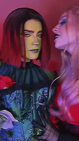 Replace Hillary Duff with Joker and we’re golden 🤡 #harleyquinn #poisonivy #gffbffs #gothem #dccomics 
