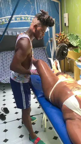 Thank you guys for all the love here is a raw insight of my sessions so yiu have an idea of what the energy in the room is like. #birthday  #birthdaypost #relax #fy #fyp #viral #2min #skin #skincare #bodyscrub 