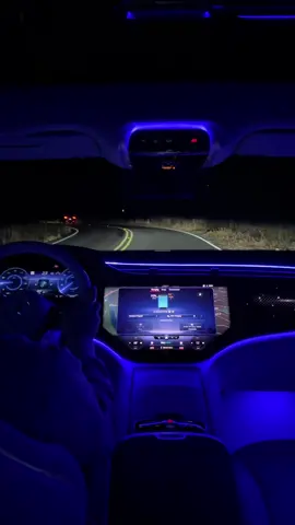 Driving at night with the Mercedes Benz EQS 580 SUV #mercedes #mercedesbenz #mbusa #eqs #eqs580 #eqs580suv #carinterior #carsoftiktok #carslover 