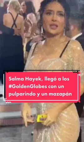 Salma Hayek, llegó a los #GoldenGlobes con un pulparindo y un mazapán #orgullomexicano #mexico #salmahayek #dulces #mazapan #pulparindo #parati #famous #noticia 