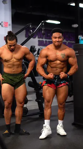 🔑 Tip from @tyreecoleman_  This man has one of the most impressive legs I’ve ever seen.  Let’s listen closely to what he’s saying.  Control tempo and high intensity is the key.  This was definitely a very intense leg workout.  First time ever I rep out 455lbs for 5 #legworkout #intensity #bodybuilding #bodybuildingmotivation #workoutmotivation #trainhard #trainsmart  