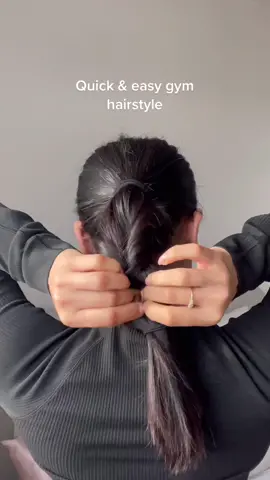 A little hack for a quick fishtail for the gym #gymhairstyle #gymhair #workoutvibes 