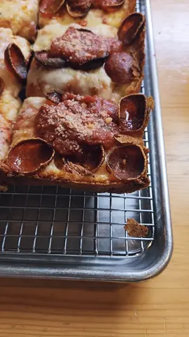 National Pizza Week is here, and there's no better time to dive into our Detroit-Style Pizza 🍕 We start with focaccia-like dough baked in a square pan, which gives you a thick but airy, crunchy crust. Add a gratuitous amount of cheese that creates a crispy, caramelized cheese crust when baked.  Finish it with delicious homemade red sauce on top, with whatever toppings make your heart happy. . . . . . . . #foundationbrew #foundationbrewing #foundationpizza #detroitstylepizza #pizzaportland #portlandme #portlandmaine #mainepizza #mainecraftbeer 