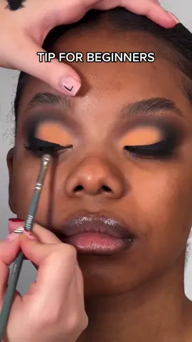Beginner makeup artist tip…. Do u do this?! #makeuphack #beginnermua #beginnermakeuptips #learnmakeup 