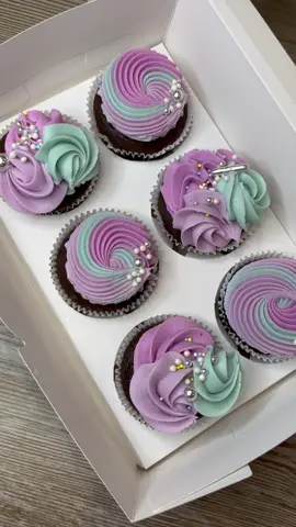 Let’s decorate a box of chocolate cupcakes together! ✨🫶🏻 #cake #cupcakes #cakereel #cakereels #food #Foodie #viral #cakemaking #cupcakedecorating #cupcaketiktok #baketok #caketok #cakemaker #homemade #reelsviral #satisfying #satisfyingvideo #pipingvideo #foodoftheday #fyp #cakelover #howto #tutorial #LearnOnTikTok 