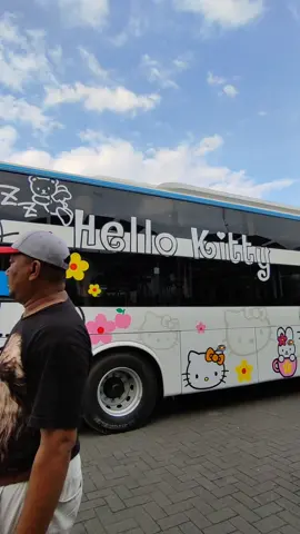 tak jak ngoyot artis e jatim pye dek 😌😌 #wonderfullindonesia #fypシ #fyp #busmaniacommunity #kymtranshellokitty 