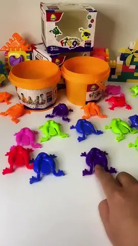 Frog jumping toy #Babytoy#nostalgiatoys  #goodthingtoshare #Toys 