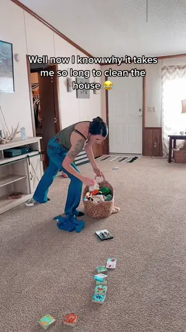 My brain does not focus on 1 task at a time, I clean so randomly 😂 #MomsofTikTok #mombrain #baby #toddler #MomsofTikTok #trending #fyp #foryou #fypシ #youngmom #trailerhome #messyhouse #countryliving #marriedlife #wife 