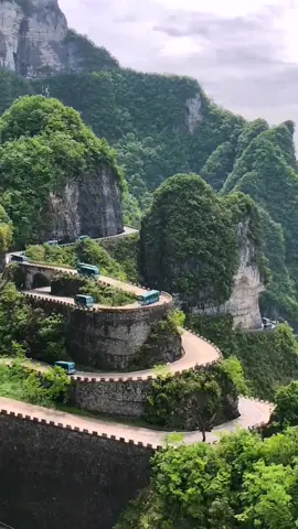 Tianmen Mountain, Hunan Province, China, 99 bends, one of the world's most spectacular super mountain roads. # Douyin Zhangjiajie # Douyin Little Assistant#happy #Building #fyp #foryou #lover #greenscreenvideo #scenery #freefire_lover #PetsOfTikTok