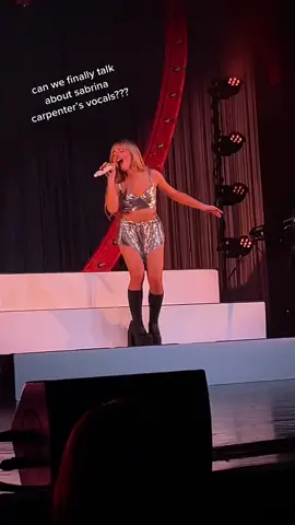 will never get over this cover #bustyourwindows #jazminesullivan #sabrinacarpenter #florida #songcover #emailsicantsendtour #hardrocklive #fyp #foryou #taylorswift #arianagrande #dualipa @sabrinacarpenter 