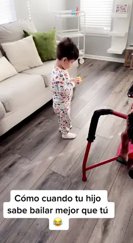 Si baila mejor que su papa y yo 😂  #hemoves #sisabebailar #miniño #encanto #encantodisney #disney #hijomio #boymom #son #baby #toddler #toddlersoftiktok #baile #viral 