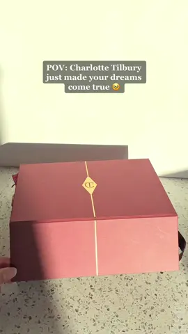 POV: when CT make your dreams come true 🥹 Thank you @Charlotte Tilbury 🫶🏼 I already know and love the magic cream, can’t wait to try more 💗 #charlottetilbury #magiccream #ctmagiccream #contentcreator #pr #gifted #dreampr #skincare #beauty #skintok #BeautyTok #unbox #unboxwithme #nanoinfluencer #unboxing  #luxury #luxurylife #softlife #luxuryskincare #luxurybeauty #sunset #mondaymood #viralbeauty #thatgirl  #itgirl 