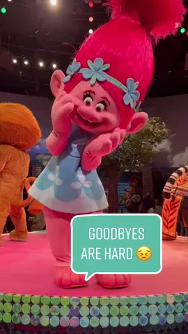 RIP kidzone… we honor you with one last dance party with the TROLLS 😩 how did the minions OUTLIVE SHREK & TROLLS? Can’t wait to see the new ideas though. 💡#univesalstudios #universalorlando #trolls #shrek #themeparktiktok #themepark #goodbyesarehard #uoap #minions 