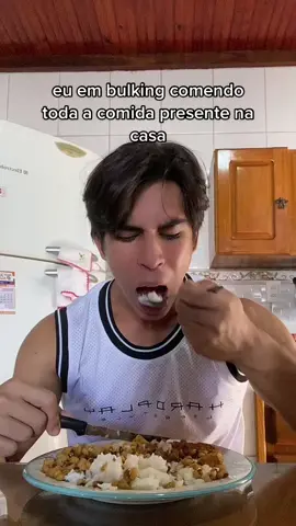 Fortalecendo no ganhos. #humormaromba #musculação #academia 
