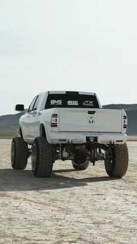 The mega is SOLD 🤝🏼 Alot of hands went into building this, but its to build something a little different 🤔 #dieseltrucking 