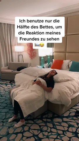 Würde er mal das Bett machen, würde er es fühlen 😒 ist mega gemütlich so 🫠😂 #couple #couplecomedy #beziehung #reaction #prank #fypシ #lachflash #verwirrt #trending #goviral #funnyvideos #couplestiktok #wtf 