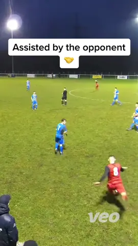 Fairplay gone wrong! 😅 #veomoment #goal #football #grassrootsfootball #fyp #strike #fail 