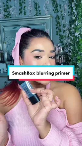 I wanted to try a blurring primer so obviously I had to try the og blur🥱 I remember when this primer had a choke hold on everyoneee and boy it did not disappoint!!! I see why it got so much hype now damn that’s good 😍  Thank you @Smashbox Cosmetics  #Smashboxgiftedme @smashboxcosmetics  #smashboxpartner #theone #skeepersfamily @Ulta Beauty #fyp #blurringprimer #smashbox #foryou #makeup #makeupreview 