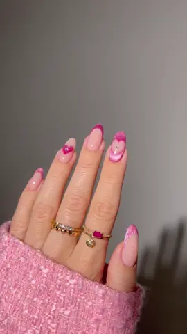 •ad / Velvet nails and cute jewelry will forever have my heart. Styling my Valentine's Day look with gorgeous @saksoff5th  pieces. I'm so ready for a date 🥰✨💕💖 #OFF5THOnYou #SaksOFF5TH #jewelry #valentinesdaynails #heartnails #pinknails 