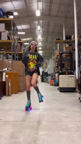 Anyone else addicted? 🌷🌻🌹🌼💐🌸 #rollerskating #flowers #patinslovers #mileycyrus 