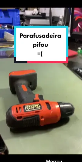 Parafusadeira simplesmente parou de funcionar e nem carrega mais, claro que vamos reparar já que uma dessa hoje custa o olhos da cara #ferramentas #oficina #parafusadeira #DIY#facavcmesmo #paratodos 