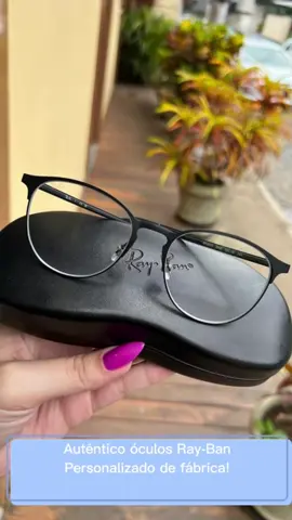 Óculos de grau Ray-Ban com gravação da logo nas lentes, isso que chamamos de super autenticidade! Amamos essa super inovação, cliente satisfeito com a qualidade visual e seu óculos estilizado! @rayban  #santateresaes #labotoriooptico #oculosdegrau #oculosrayban #raybanbrasil #customiza #useoclaria 