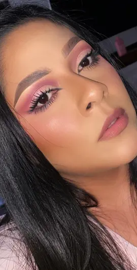 PRODUCTOS @essence.cosmetics #lipliner en tono #firtslove @morpheofficial #naturalwonder #eyeshadowpalette @flowerbeautybydrew #petalplayquad #maquil  #makeup #valentinesmakeuplook #softmakeuplook #maquillajetutorial #tutorialdemaquillaje #paginaparati♥️ #morphe #essence #flowerbeauty #tiktokenespañol 